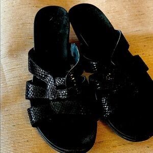 Munro Black Textured Sandals
